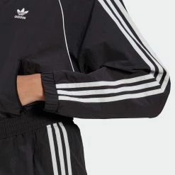 Women's Adidas Originals Adicolor Classics Cropped Track Jacket Black BLACK 15 Women's Adidas Originals Adicolor Classics Cropped Track Jacket Black BLACK -women‘s Sales Store GN2791 APP on model detail 2 gradient