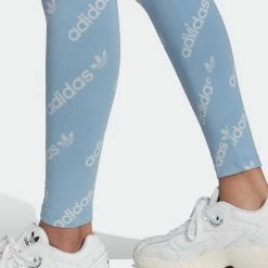 Women's Adidas Originals Leggings Ambient Sky LIGHT BLUE 17 Women's Adidas Originals Leggings Ambient Sky LIGHT BLUE -women‘s Sales Store HM4877 APP on model detail 3 gradient